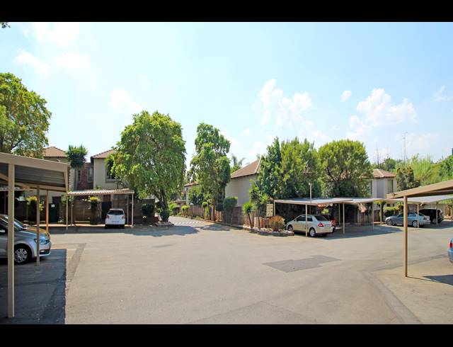 2 BEDROOM TOWNHOUSE FOR SALE IN NORTH RIDING